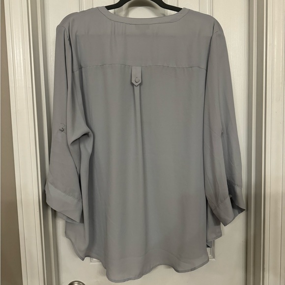 TORRID Harper Georgette Pullover 3/4 Sleeve Blouse- light gray size 2 - Picture 3 of 3